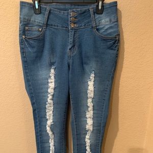 👖 Distressed jeans from Fashion Nova👖